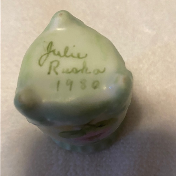 Porcelain vintage small vase or toothpick holder - Picture 4 of 4